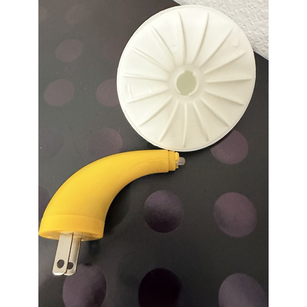 Mushroom Night Light Plug in Lamp Sensor Night Light 7 Different Colors Rotates - Picture 8 of 10